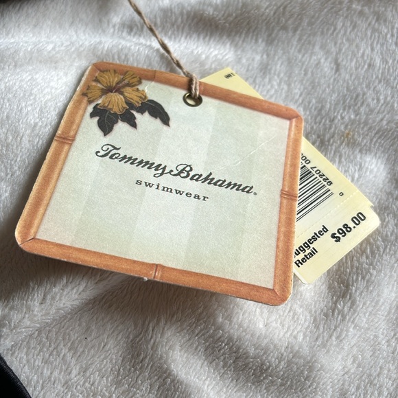 Tommy Bahama beauty - Picture 2 of 4